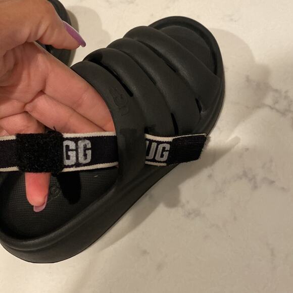 Ugg sports yeah slide black summer beach vacation comfortable size 12 Toddler - Picture 6 of 7